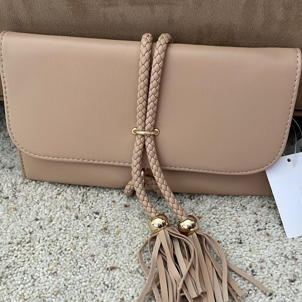 Tan clutch